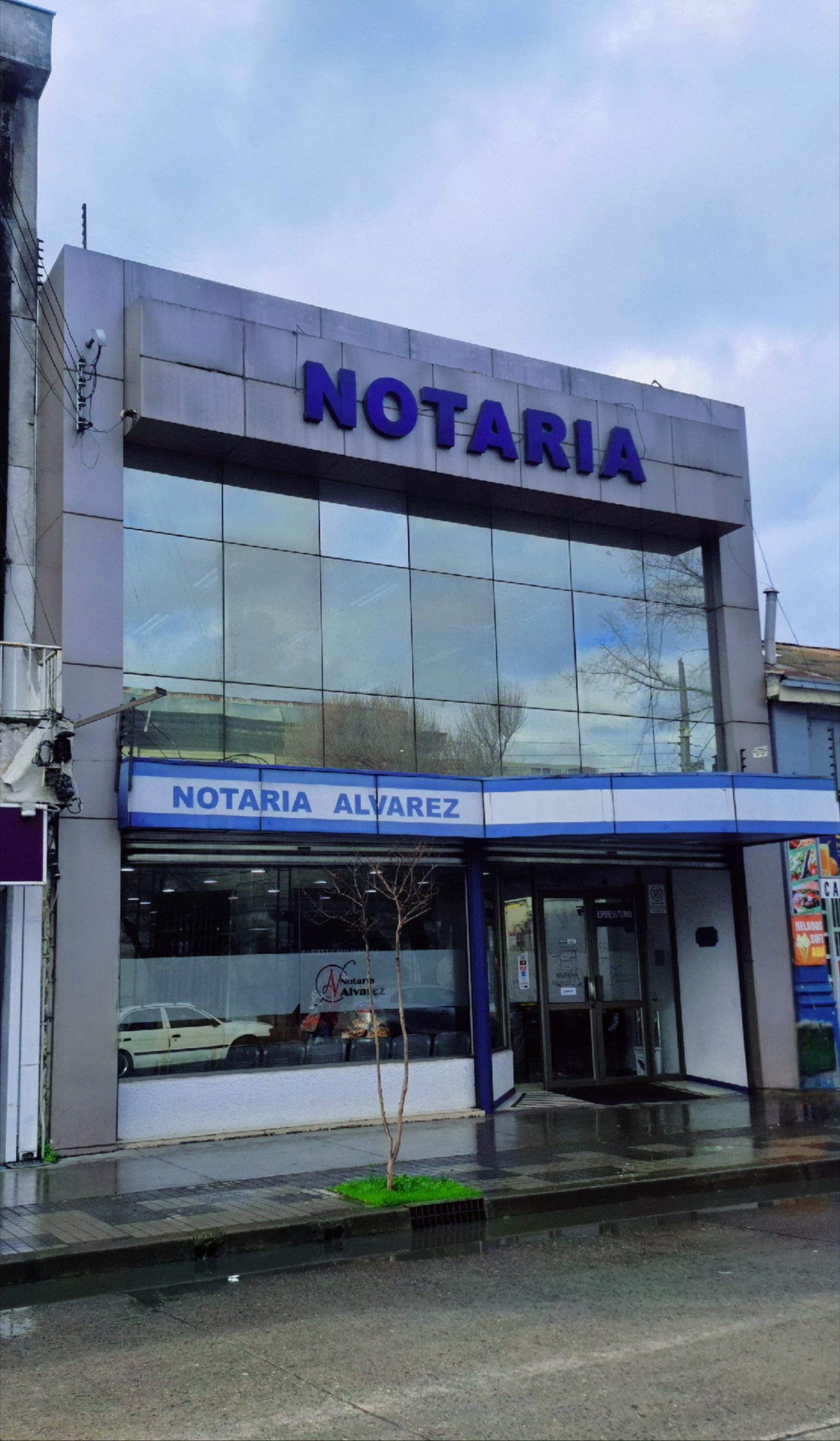 Fachada principal de Notaría Álvarez